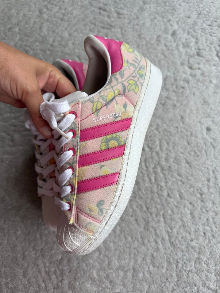 Pembe Çiçekli Adidas Superstar Sneaker — görsel 4/12
