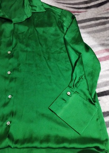 Düğmeli Yeşil Saten Kadın Gömlek - Görsel 2