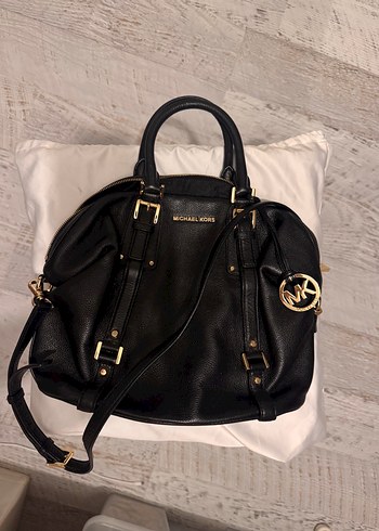 Michael Kors Siyah Deri Tokalı Kadın Çanta