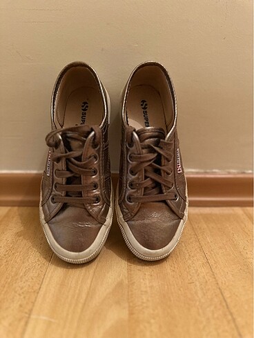Superga Superga bronz ayakkabı.