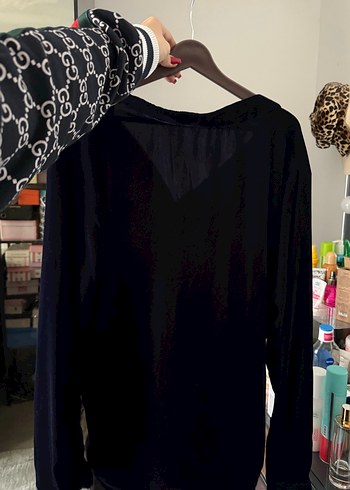 Siyah V Yaka Uzun Kollu Salaş Bluz kadife ince parlak kumaş - Görsel 2