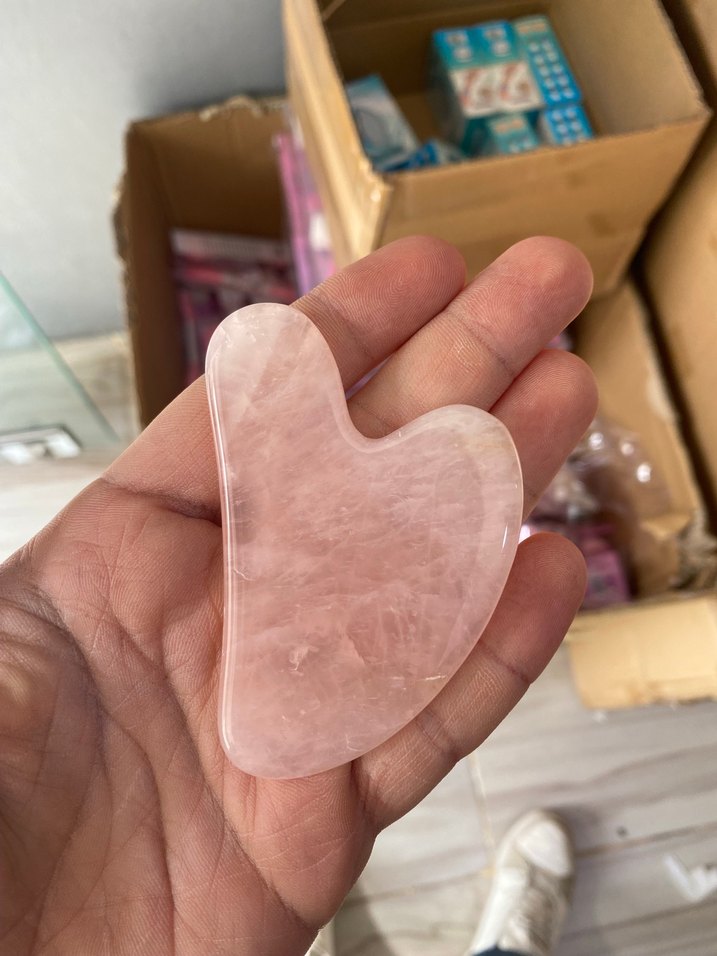 Pembe kuvars yüz masaj seti - Görsel 2