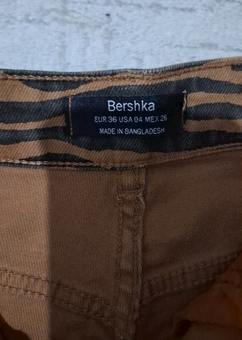 Düğmeli Zebra Desenli Kısa Kadın Şort - Görsel 2