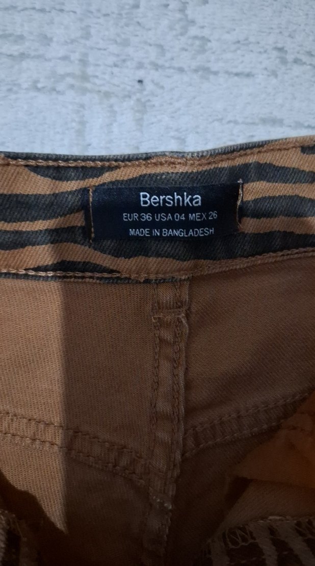 Düğmeli Zebra Desenli Kısa Kadın Şort - Görsel 2