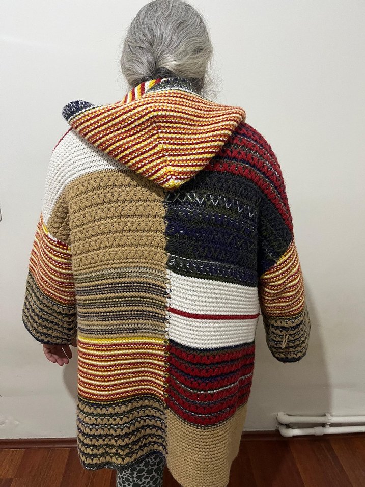Kapüşonlu, Uzun Kollu Çok Renkli Örgü Hırka - Görsel 4