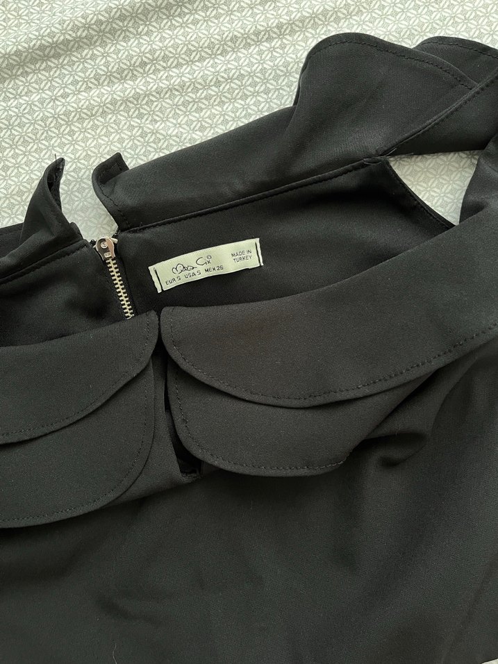 Kadın Siyah Mini Fırfırlı Kayık Yaka crop Bluz - Görsel 3