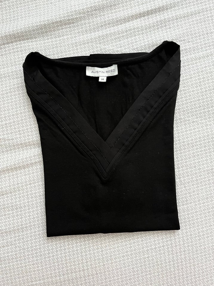 Siyah V Yaka Kadın Tişört - Görsel 2