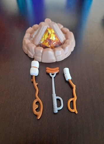 Barbie kamp ateşi oyuncakları