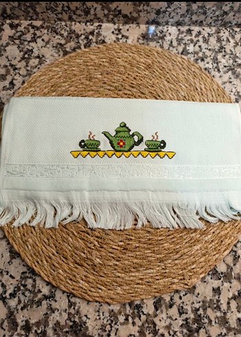 Nakışlı Yeşil Püsküllü Havlu
