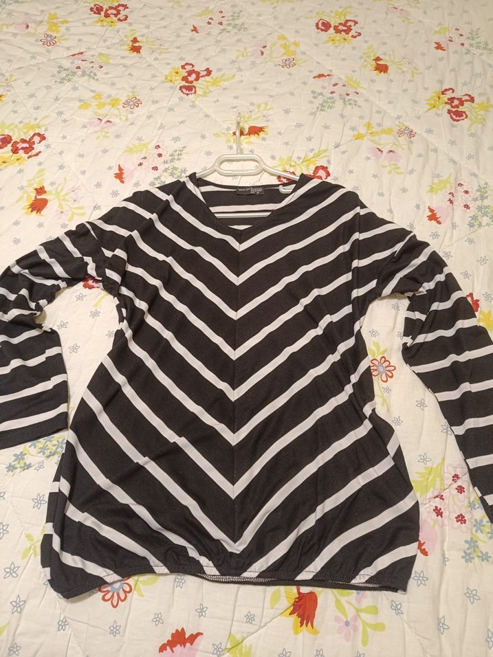 V Yaka Siyah Çizgili Kadın bluz - Görsel 2