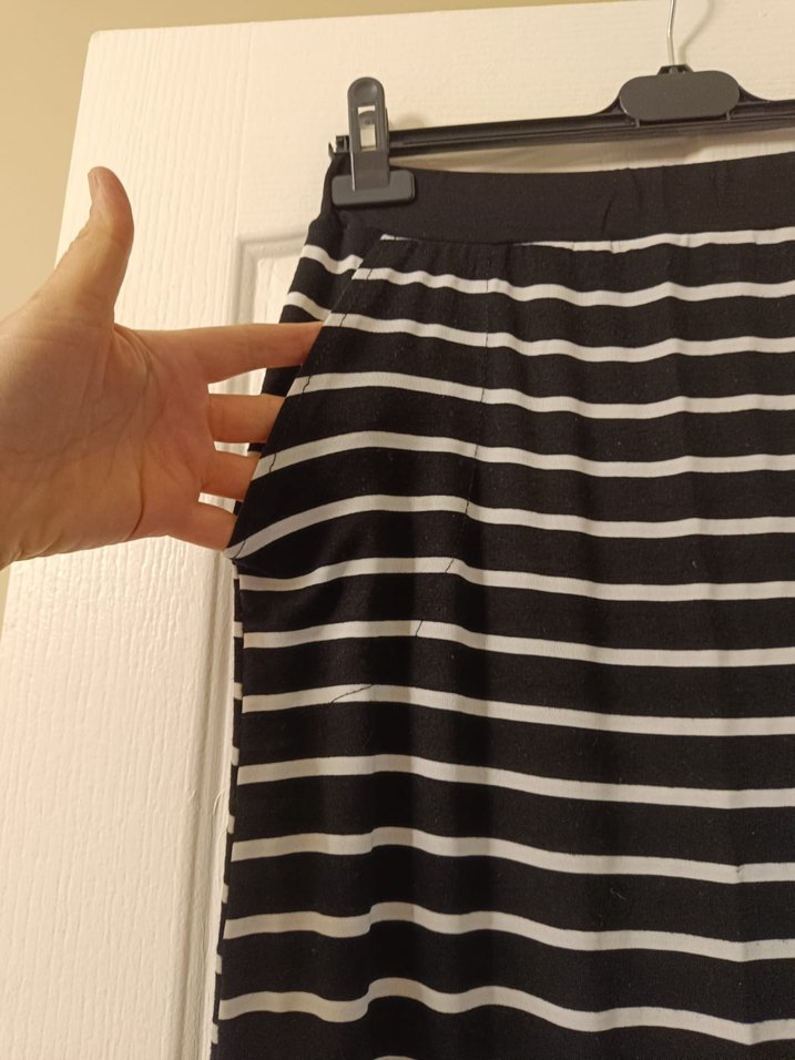 Siyah Beyaz Çizgili Uzun Pilili Etek - Görsel 2