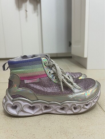 Skechers bot 30 numara az kullanılmış