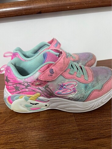 Yırtık yok 30 numara Skechers