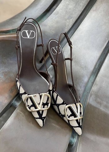 Valentino Kahverengi Yılan Desenli Tokalı Stiletto