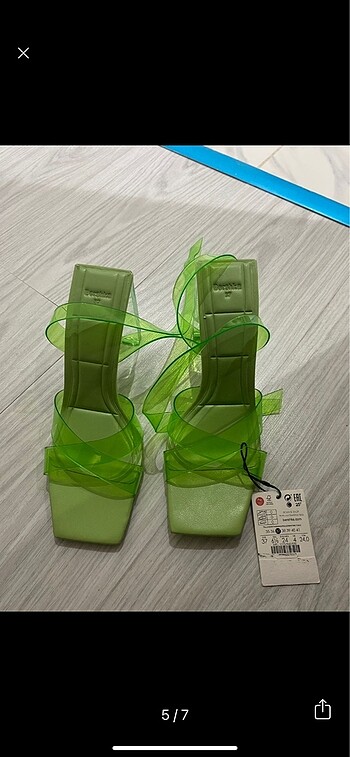 37 Beden yeşil Renk Bershka topuklu yeşil sandalet