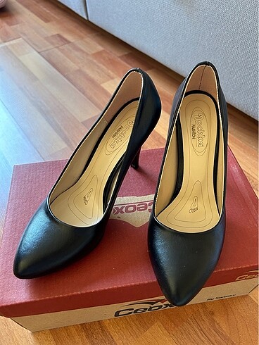 38 Beden Siyah Stiletto