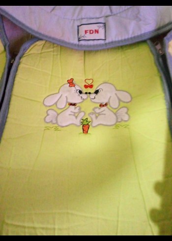 Sarı Kapüşonlu Bebek Taşıyıcı - Görsel 2