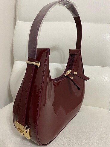 Bordo rugan baget çanta gold detaylı