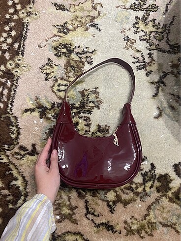 Bordo rugan kedi detaylı çanta