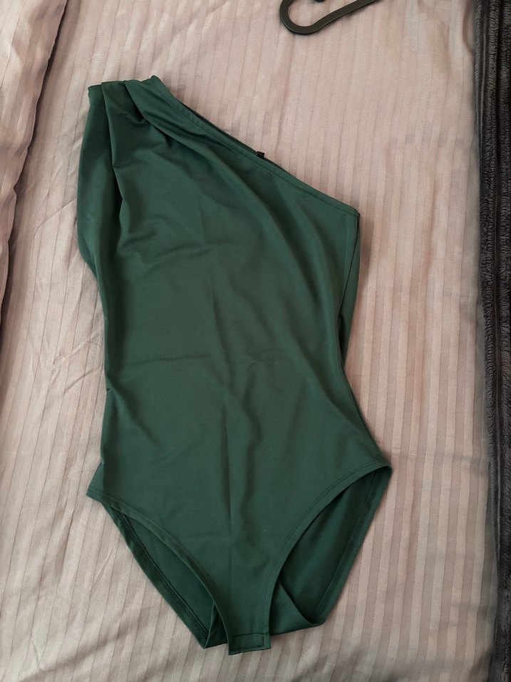 Drapeli Tek Omuzlu Yeşil Kadın bluz - Görsel 4