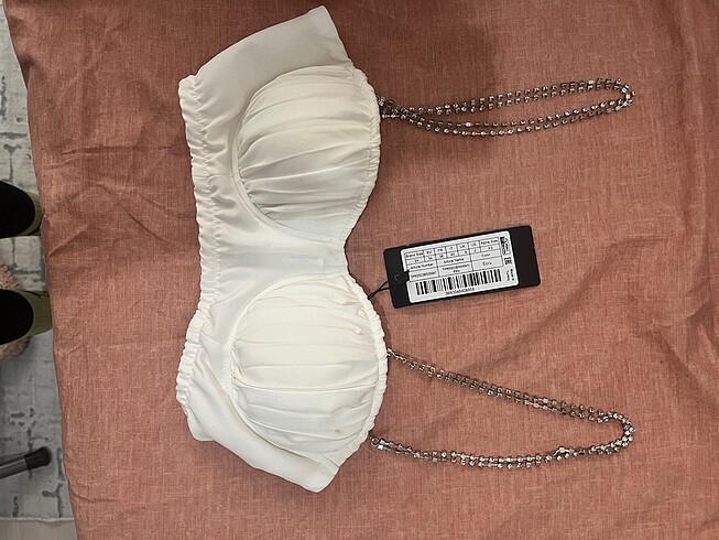 Beyaz crop parlak taş askılı büstiyer
