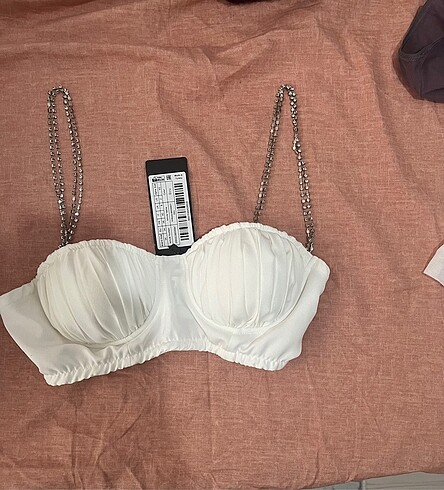 Beyaz crop parlak taş askılı büstiyer