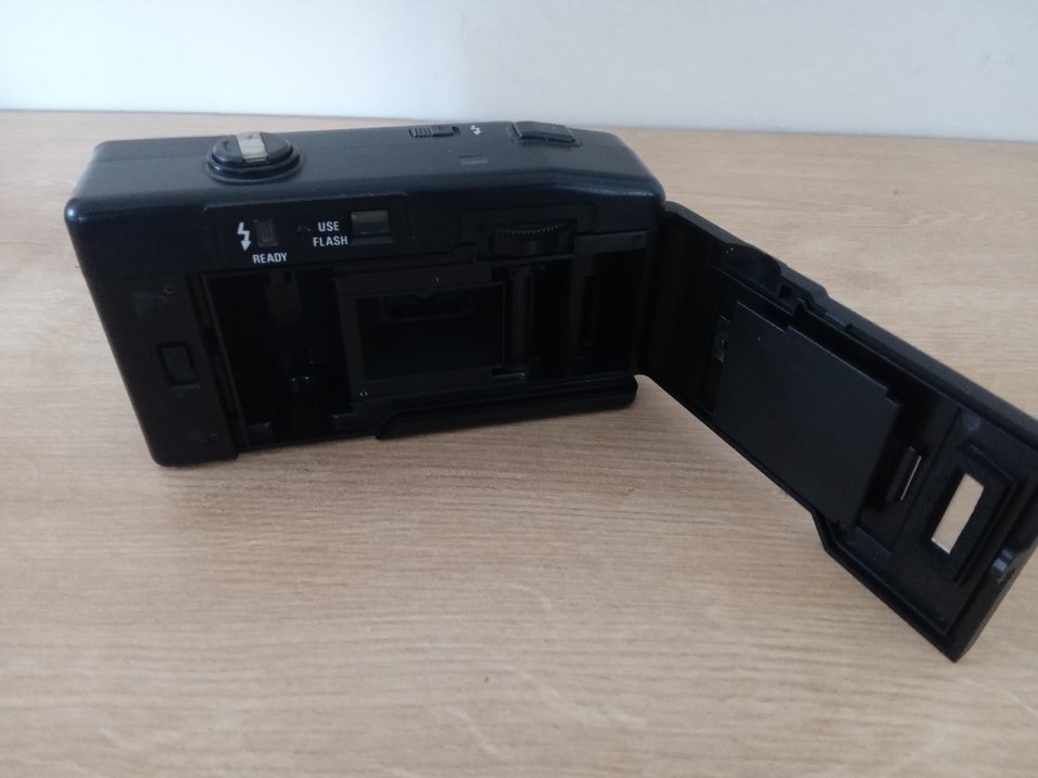 FETANA Siyah fotoğraf makinesi ve hediyesi - Görsel 4