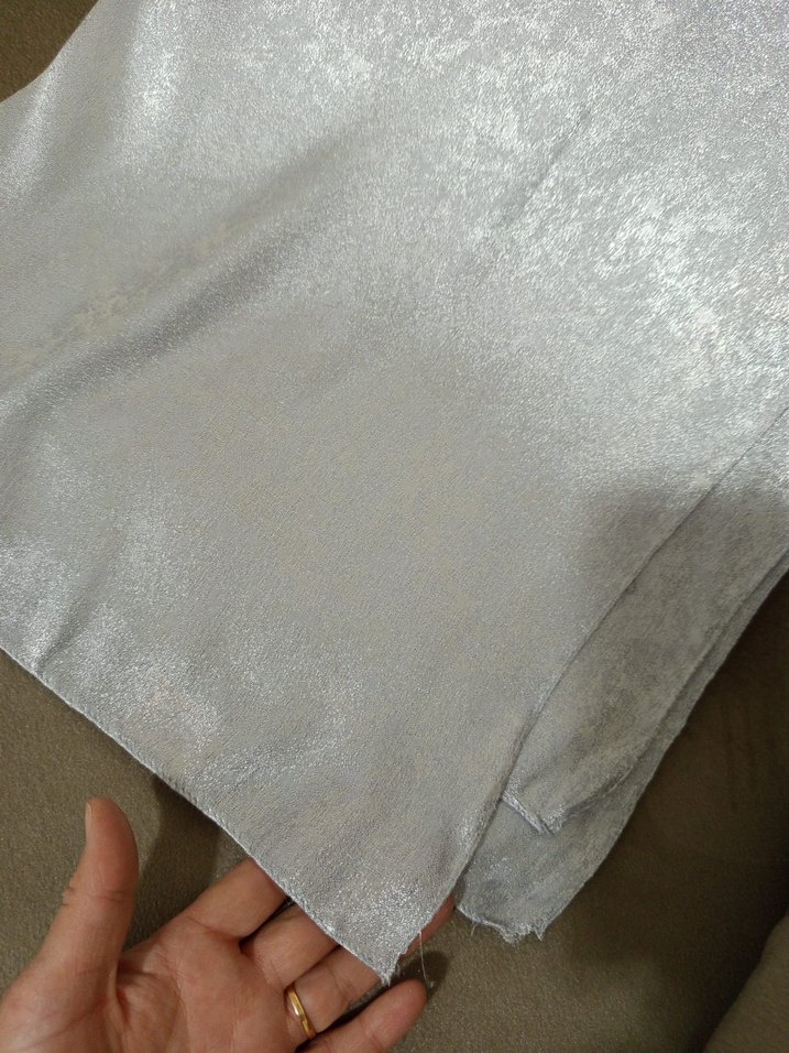 Gri Kadın Şal Drapeli Saten Kumaş - Görsel 2