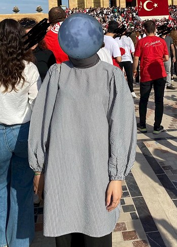 Antrasit Gri Çizgili Balon Kol Tunik - Görsel 4