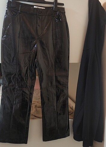 40 Beden siyah Renk İpekyol rugan pantolon 
