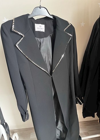 Uzun Siyah Kadın Blazer Düğmeli Nakışlı - Görsel 2