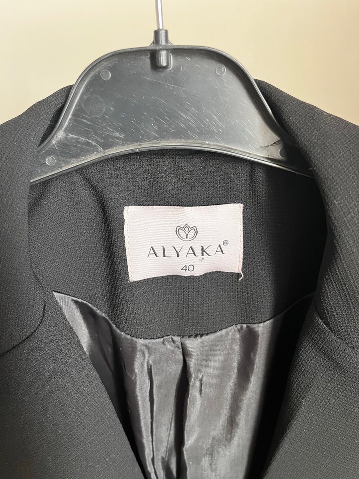 Uzun Siyah Kadın Blazer Düğmeli Nakışlı - Görsel 4