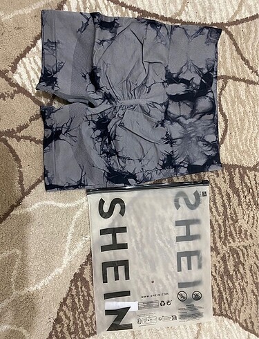 Sheinside Shine Batik Büzgülü Şort Tayt