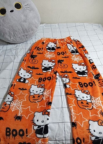 Hello Kitty Halloween Temalı Polar Pijama