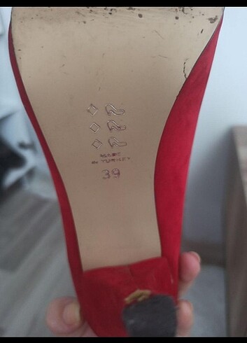 39 Beden kırmızı Renk SATILDI. Kırmızı topuklu ayakkabı 