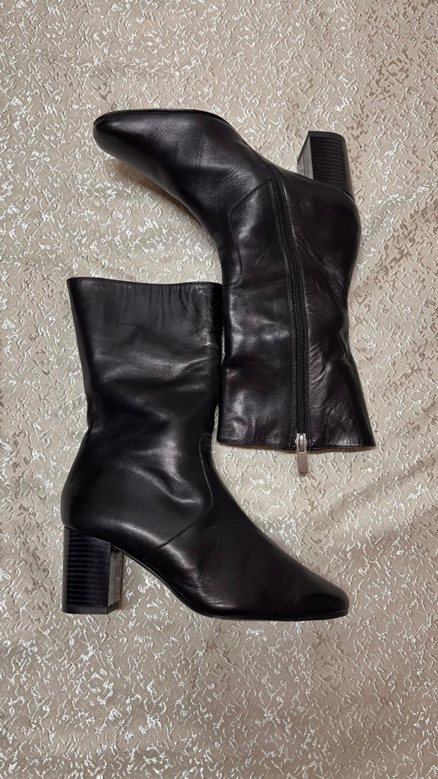Siyah  Deri  Kadın Bot - Görsel 3