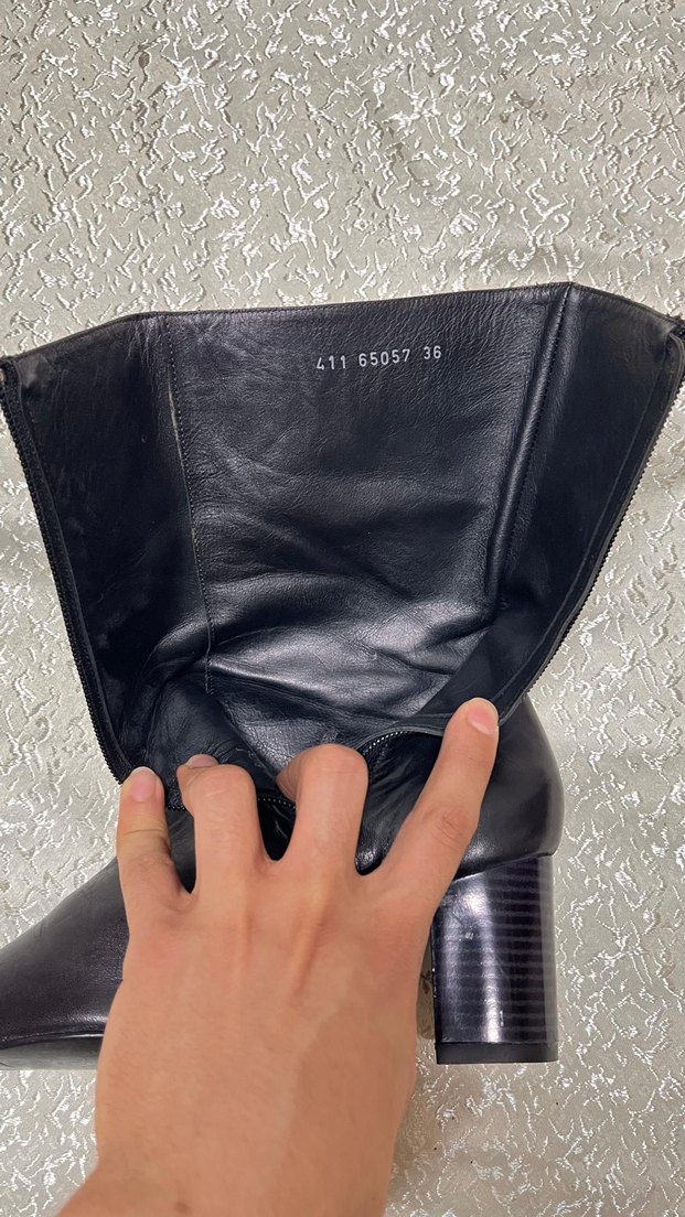 Siyah  Deri  Kadın Bot - Görsel 4