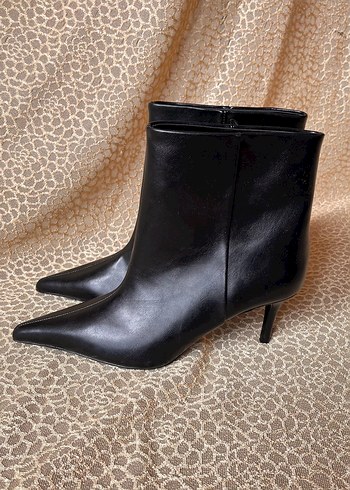 Klasik Siyah Stiletto Deri Kadın Bot