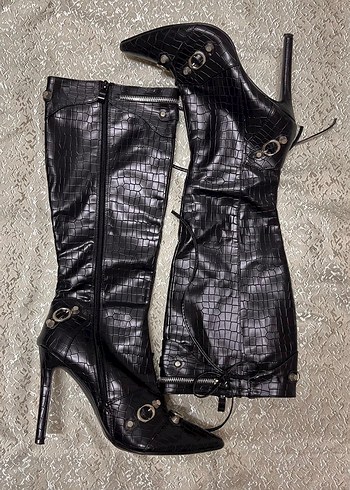 41 Beden Siyah Deri Yılan Desenli Dizüstü Stiletto Çizme