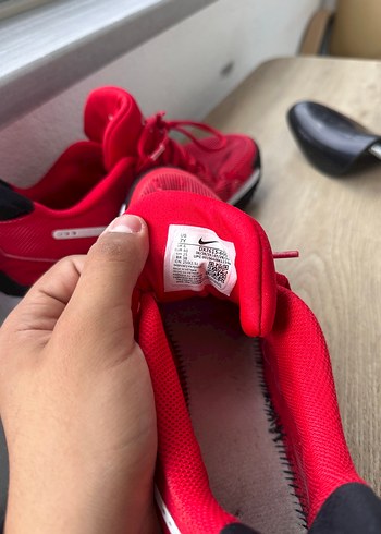 Nike Kırmızı Bağcıklı Spor Ayakkabı
