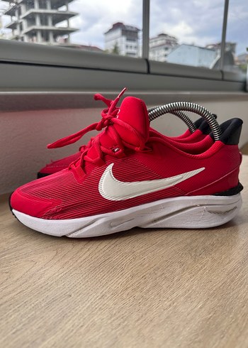 Kırmızı Bağcıklı Spor Ayakkabı