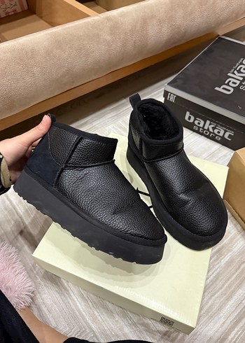 Ugg Siyah Tüylü Kadın Dolgu Topuk Bot