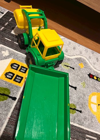  Beden Renk Yeşil Renkli Oyuncak Traktör