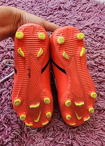 32 Beden beyaz Renk Nike çocuk krampon 