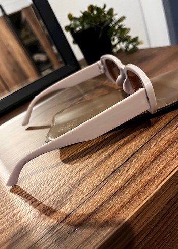 Bej Minimalist Kadın Güneş Gözlüğü - Görsel 2