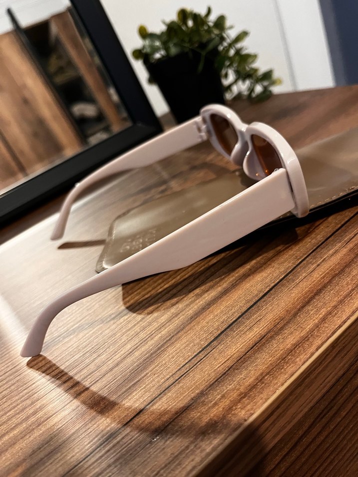 Bej Minimalist Kadın Güneş Gözlüğü - Görsel 2