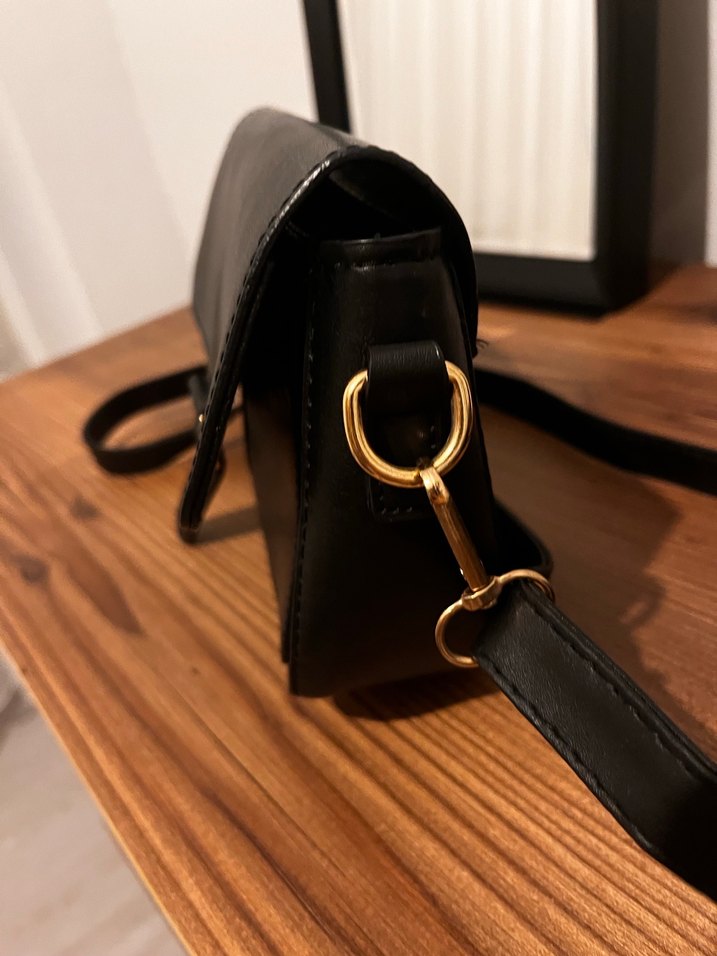 Siyah Deri Tokalı Kadın Çanta - Görsel 2