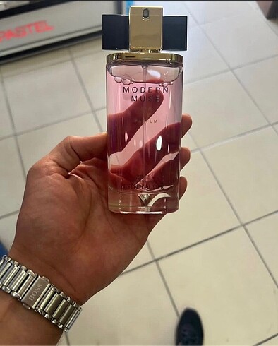 ESTEE LAUDER MODERN MUSE