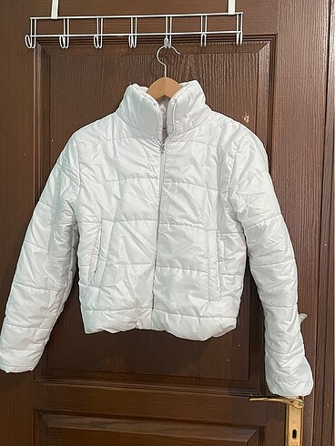 Beyaz şişme mont