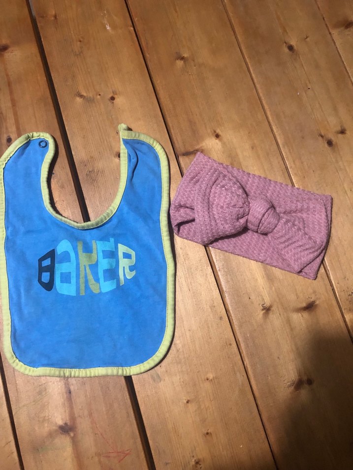 Mavi Baskılı Bebek Önlüğü - Görsel 2